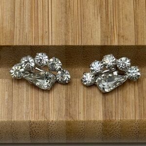 Continental Vtg Sparkling Crystal screw back Earrings